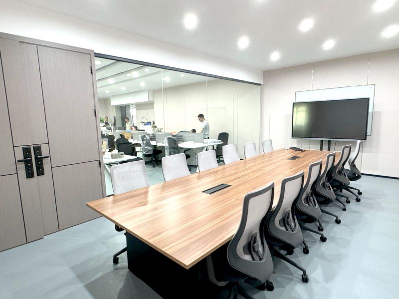8OEM Factory Meeting Room